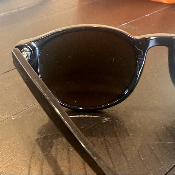 Coach Black Sunglasses with Orange Case - Picture 7 of 15